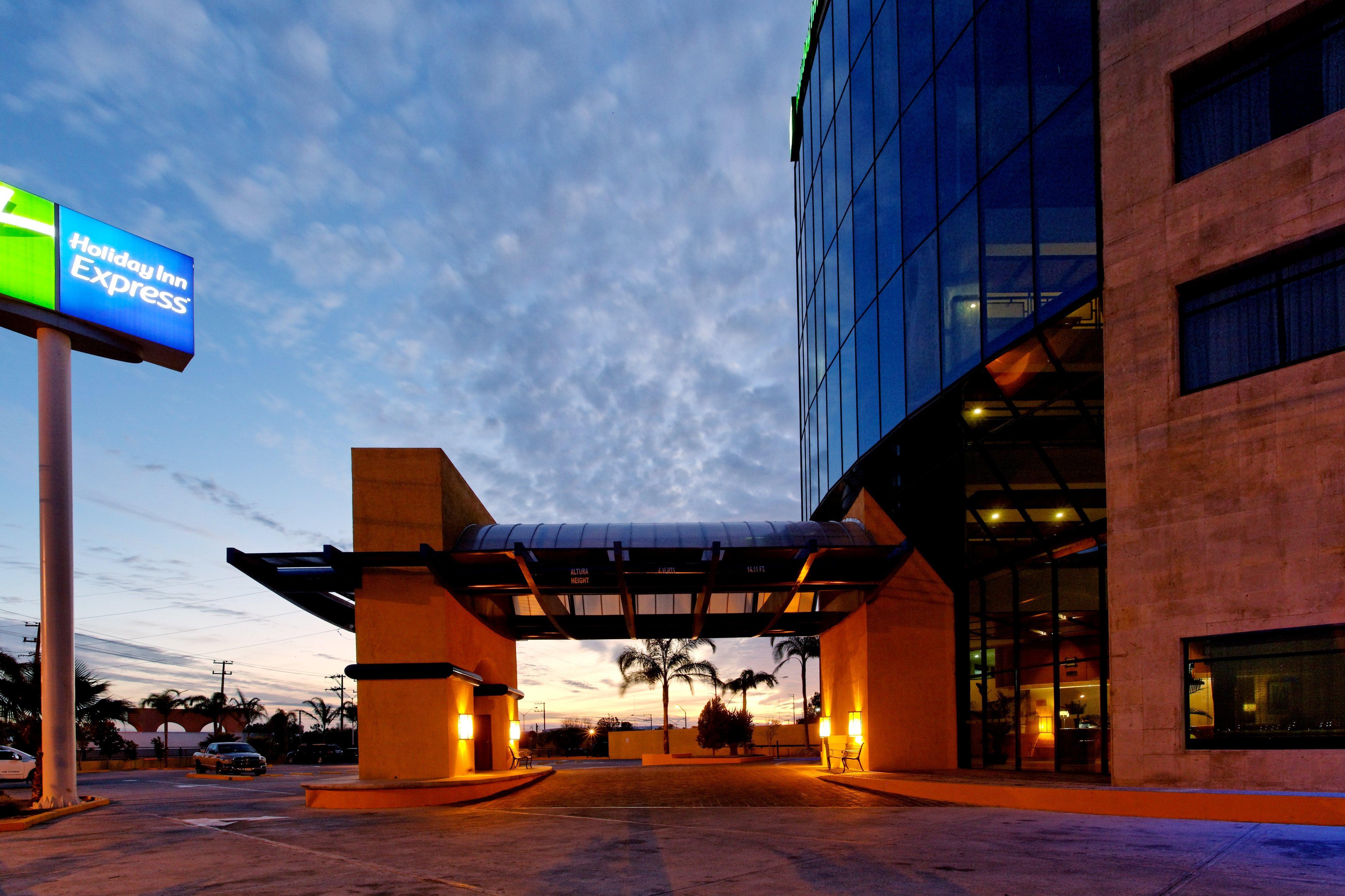 Holiday Inn Express Nuevo Laredo, An Ihg Hotel Exterior photo